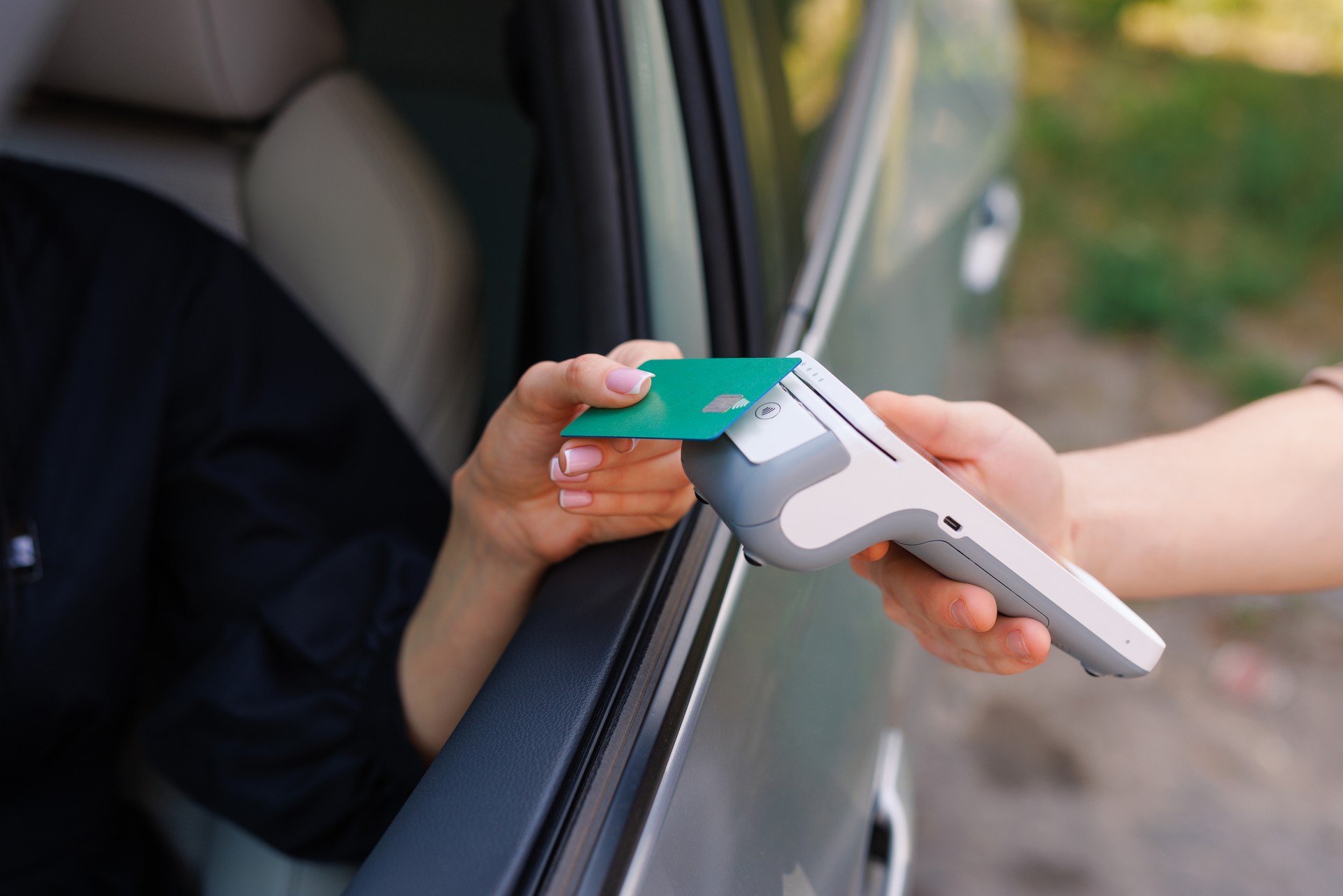 the driver makes contactless NFC payment with a credit card